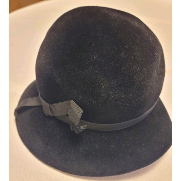 Evelyn Varon Accessories - Vintage 1960s Velvet Black Felt Cloche Hat Grosgrain Ribbon Mod 1950s